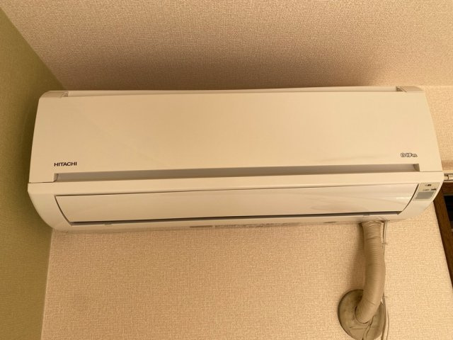 洋室６帖のエアコンは設備です。和室６帖にも設置可能です♪