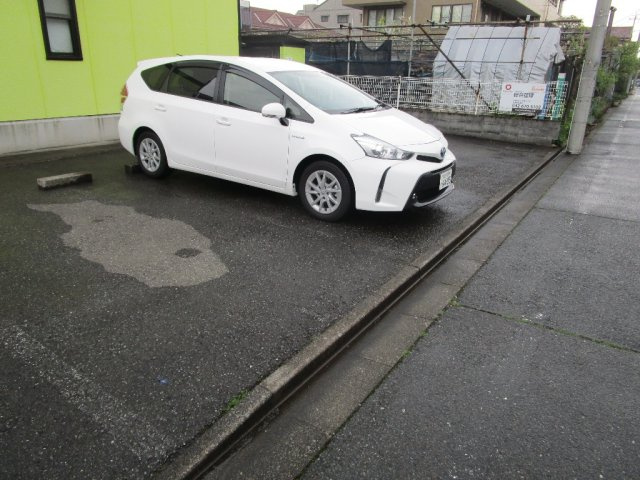 敷地内平置駐車場は月額8,800円で借りられます♪