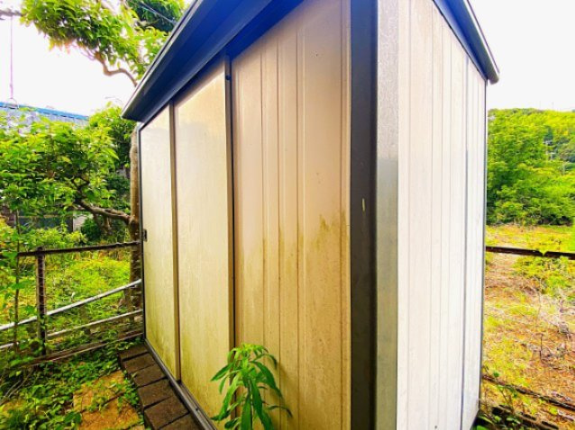 伊東市 玖須美元和田（川奈駅） 2階建 ６ＬＤＫのその他|家の裏にある簡易倉庫です。
