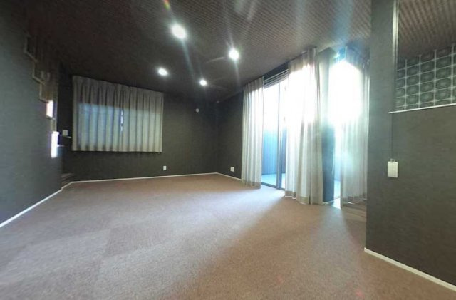 新屋敷戸建の居間・リビング
