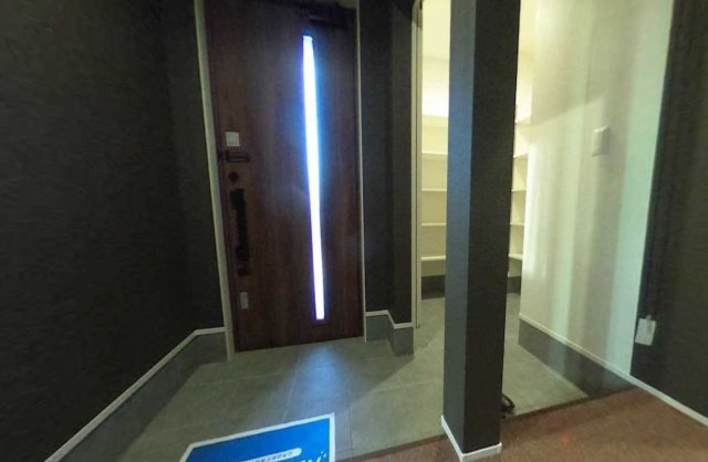 新屋敷戸建の玄関