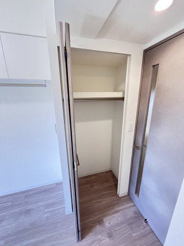 大阪市都島区都島南通１丁目の賃貸マンションの収納