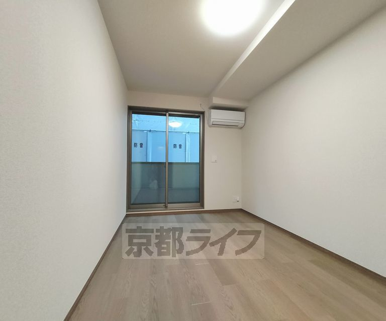 Cocon京都一条の洋室