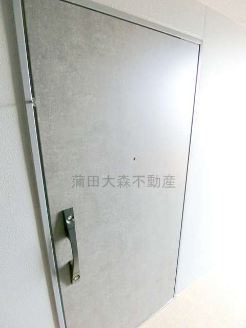 シーズンフラッツ大森北三丁目の玄関