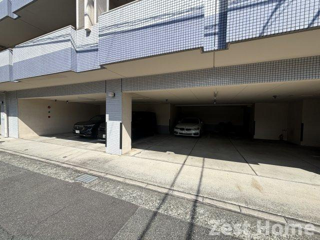 ラポール武庫之荘の駐車場