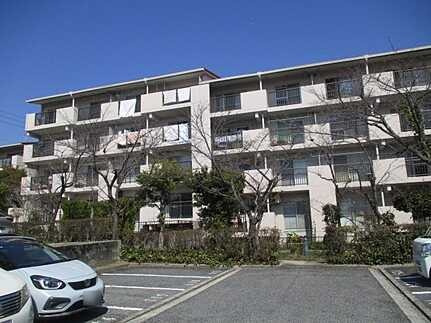 鈴が峰第４住宅4号棟の外観