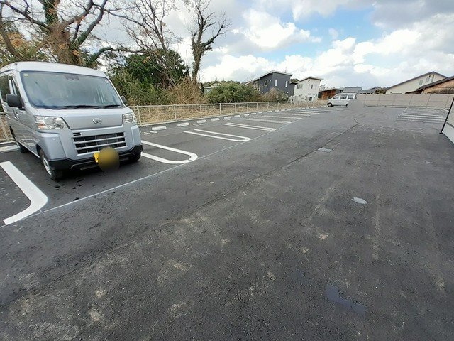 グランリヴァージュ宮司Ⅱの駐車場|駐車スペースもあります