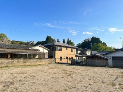【外観】 | 今山売地 | 静かな環境！境界安心の確定測量後、更地でのお渡しです。