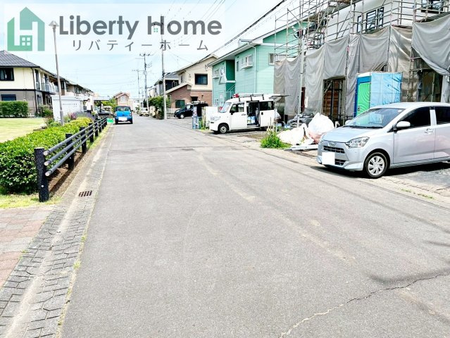 ひたちなか市津田東1期　新築戸建　2号棟の前面道路含む現地写真