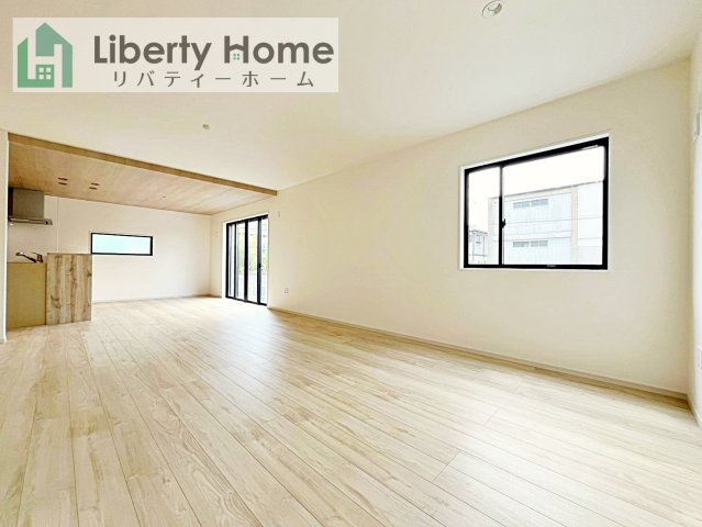 ひたちなか市津田東1期　新築戸建　2号棟の前面道路含む現地写真