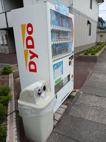 自動販売機：設置されている自動販売機は、A棟の電気設備を利用して運営されております。自動販売機の稼働に必要な電力はA棟側より供給されているため、電気使用料が発生しております。