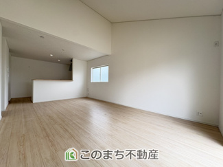 【居間・リビング】 | 常総市本石下第12　 | 窓が多く明るいリビングスペース☆ご家族の団らんを明るい日差しがが照らします☆