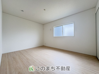 【洋室】 | 常総市本石下第12　 | 窓が多く明るい室内☆