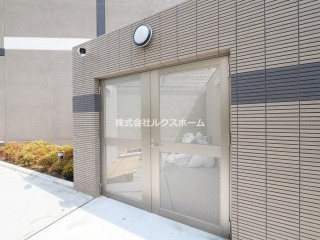 ロイス茨木奈良町のエントランス