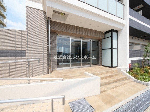 ロイス茨木奈良町のエントランス