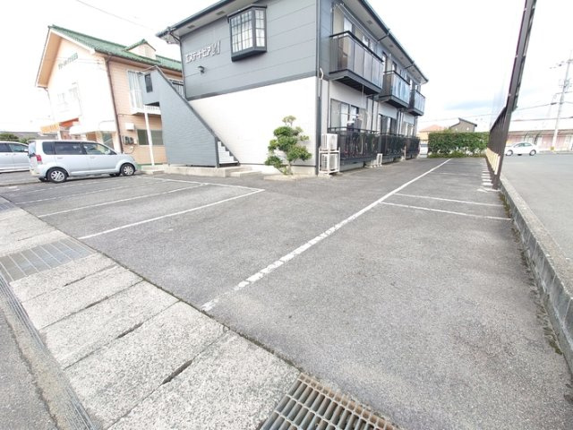エステートピア２１の駐車場
