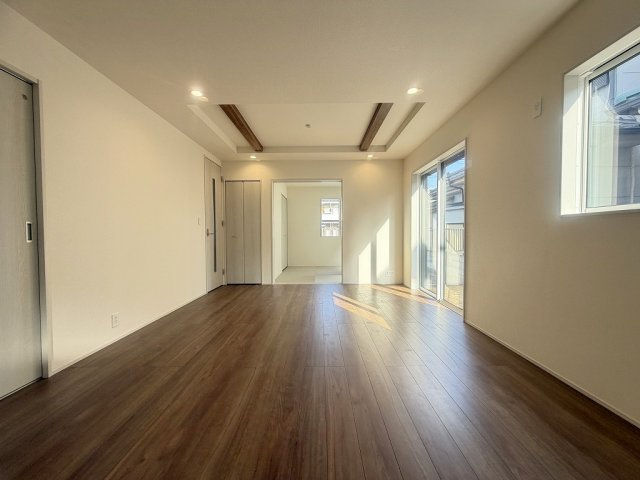 吉川市吉川2丁目　新築戸建の居間・リビング|同施工会社の参考写真になります。