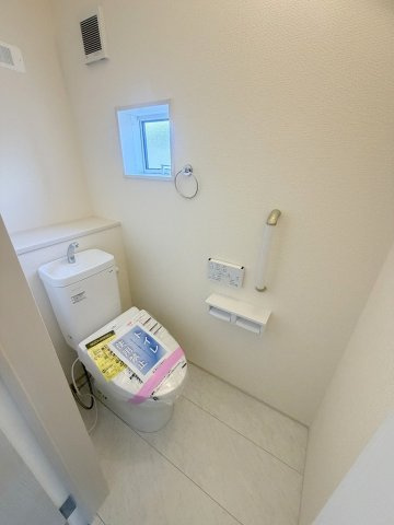 吉川市吉川2丁目　新築戸建のトイレ|同施工会社の参考写真になります。
