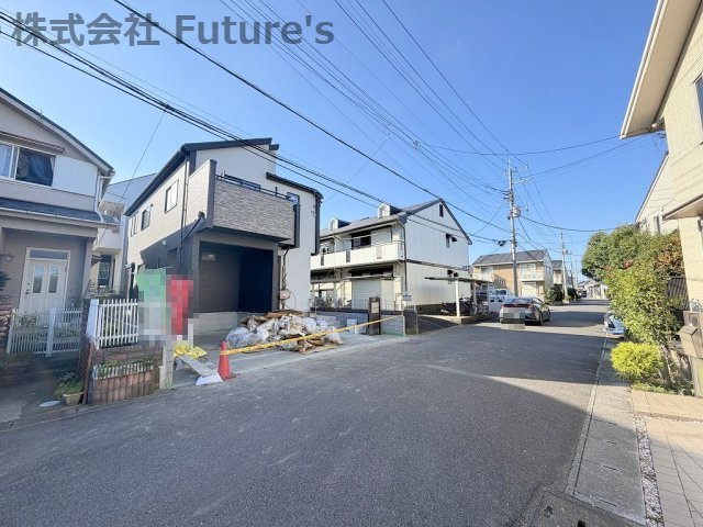 吉川市吉川2丁目　新築戸建の前面道路含む現地写真|前面道路含む現地写真です。