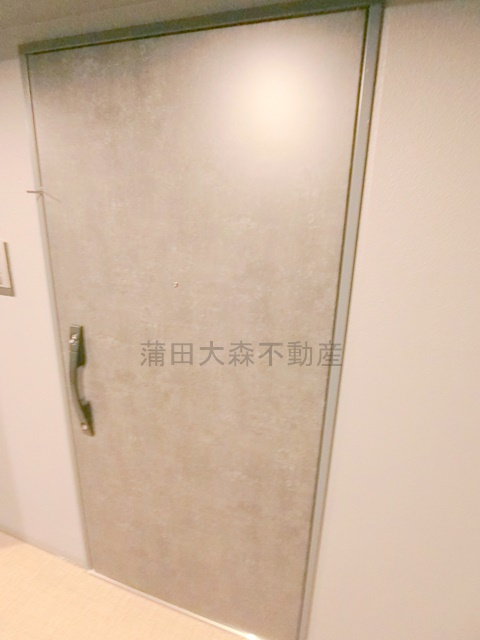シーズンフラッツ大森北三丁目の玄関