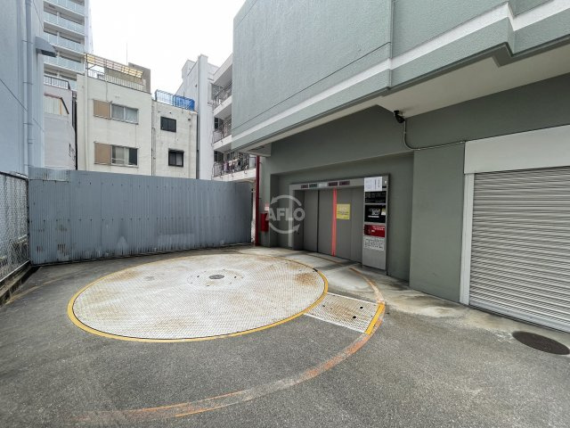 ドエル北堀江　堀江小学校の駐車場|ドエル北堀江　駐車場
