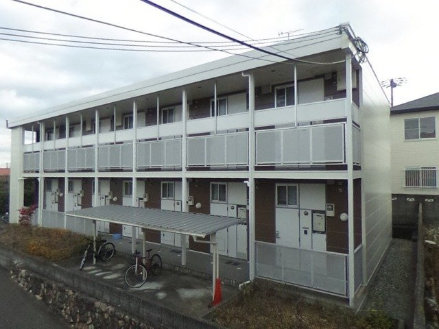 レオパレスいづみの外観|2021年9月に外壁塗装いたしました。