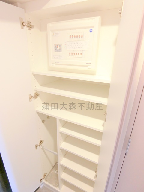 シーズンフラッツ大森北三丁目の設備|玄関収納　クローゼット