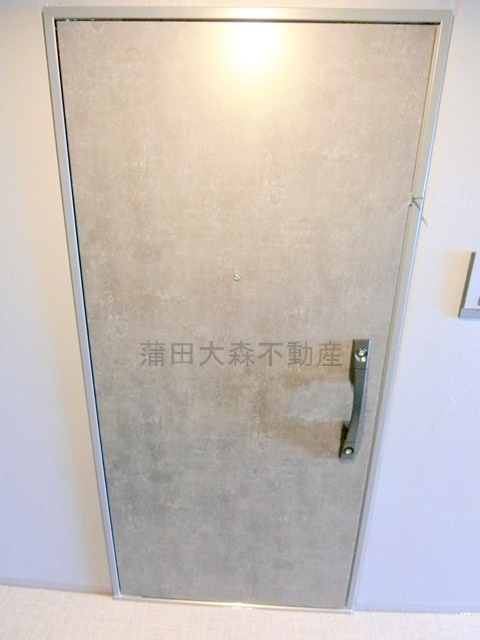 シーズンフラッツ大森北三丁目の玄関