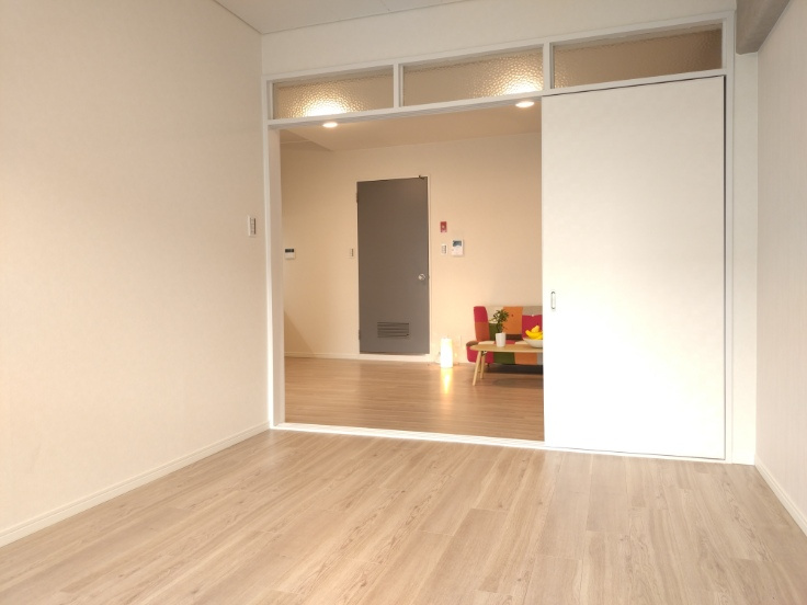 日商岩井香枦園マンション二号棟の洋室