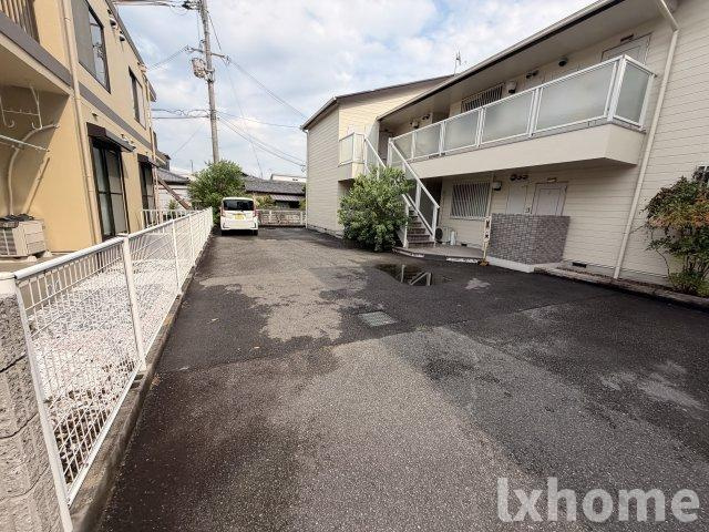 イーストコート沢良宜の駐車場