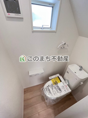 【トイレ】 | CRADLE GARDEN佐野市赤坂町　第6　1号棟　 | 同社施工物件写真。※建具やフローリング、その他仕様が異なる場合がございます。