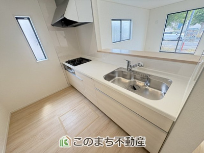【キッチン】 | CRADLE GARDEN佐野市赤坂町　第6　1号棟　 | 同社施工物件写真。※建具やフローリング、その他仕様が異なる場合がございます。