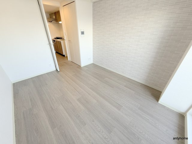 プレサンス　ＤＯＭＥＣＩＴＹ　コレーレ　仲介手数料無料の居間・リビング