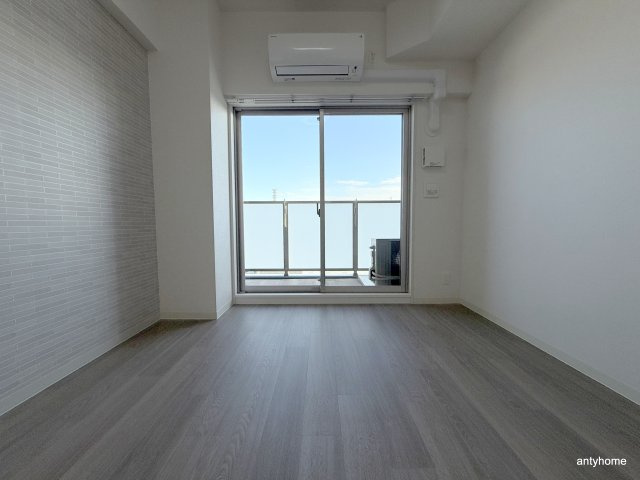 プレサンス　ＤＯＭＥＣＩＴＹ　コレーレ　仲介手数料無料の居間・リビング