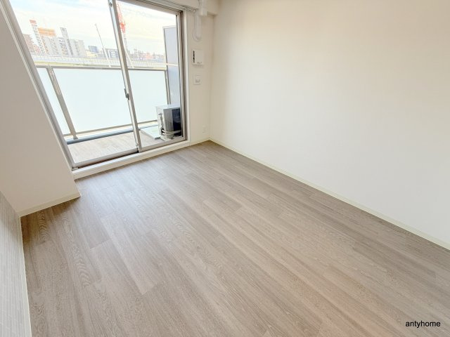 プレサンス　ＤＯＭＥＣＩＴＹ　コレーレ　仲介手数料無料の居間・リビング