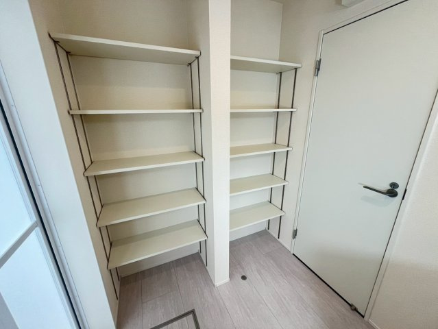 グラファーレ南城市玉城親慶原２棟の収納|ちょっとした収納スペースも充実しています