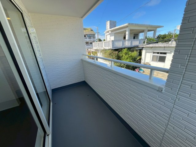 グラファーレ南城市玉城親慶原２棟のバルコニー|バルコニーからの眺めを楽しみながら食事をしませんか