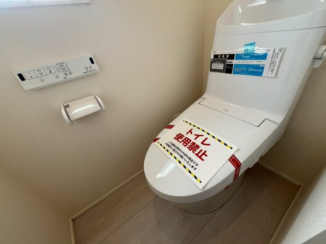 グラファーレ南城市玉城親慶原２棟のトイレ|清潔感のあるトイレです