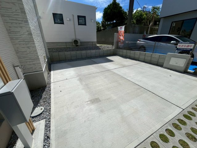 グラファーレ南城市玉城親慶原２棟の駐車場|カースペースがあります