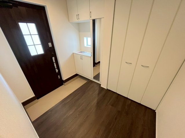 グラファーレ南城市玉城親慶原２棟の玄関|明るい玄関です