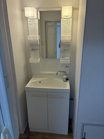 鶴甲コーポ34号館の独立洗面台