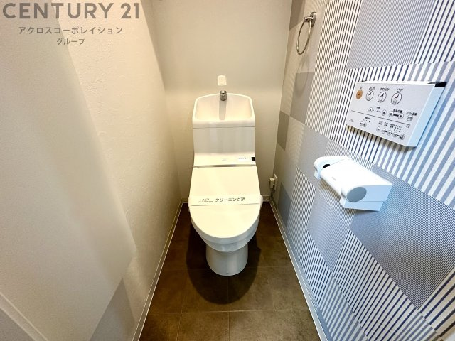温水洗浄便座付きのトイレです♪