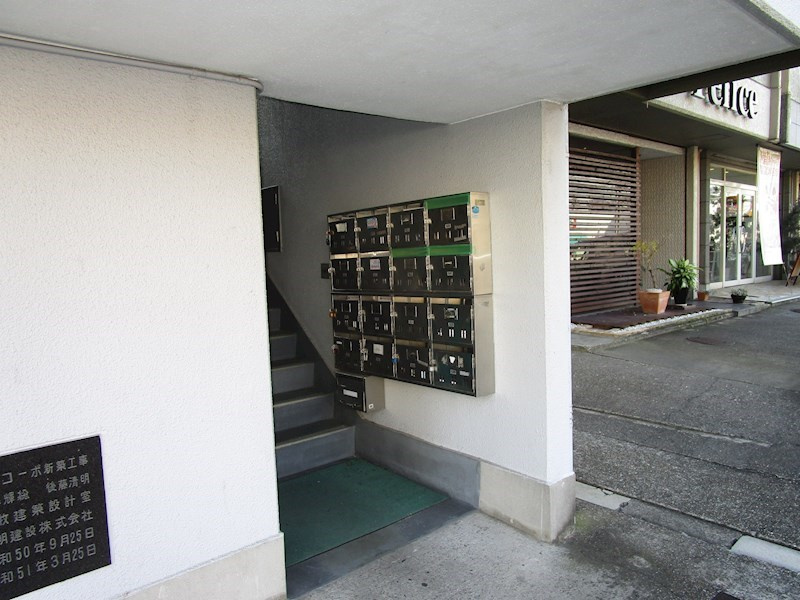 藤清コーポのエントランス