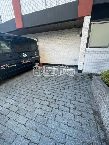 ラヴィリオ錦糸町ベルグレードの駐車場
