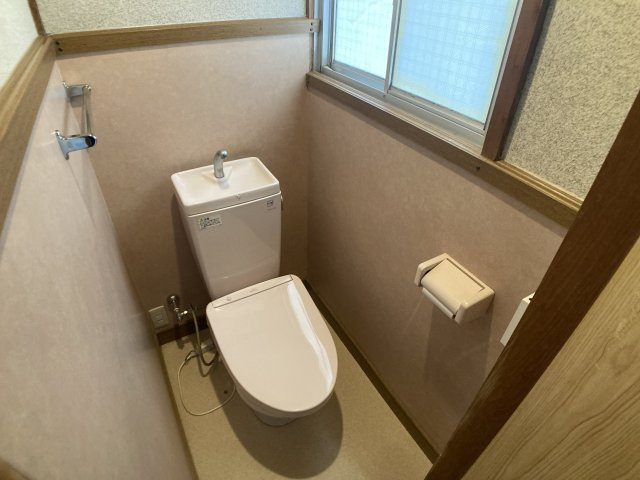 大日丘町3丁目貸家のトイレ|温水洗浄便座付きトイレ