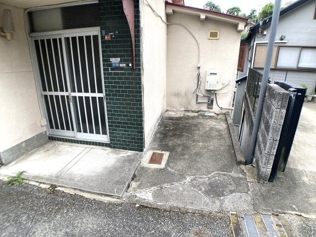 大日丘町3丁目貸家のエントランス|バイク、自転車置場を完備しています
