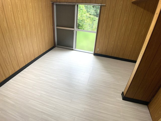 大日丘町3丁目貸家の内装|８帖のお部屋、広々しています