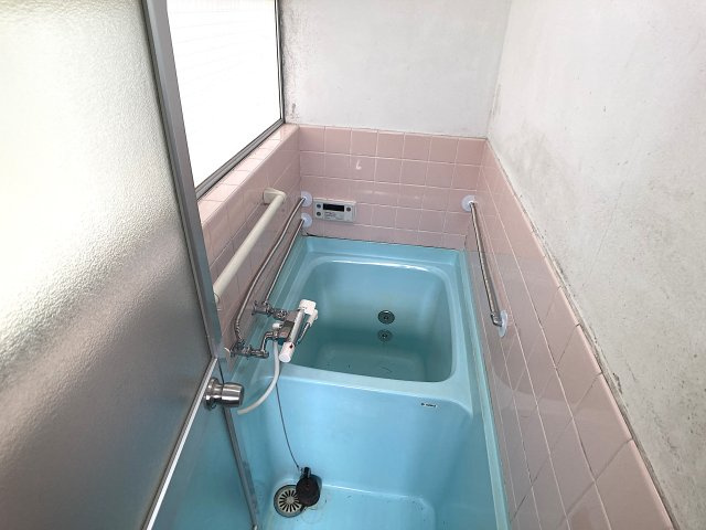 大日丘町3丁目貸家の浴室|混合水栓に入替え便利なお風呂、シャワー派の方はぜひ