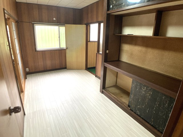 大日丘町3丁目貸家の洋室|白基調の明るい室内