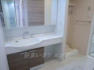 セジュール矢口が丘の洗面所|三面鏡付き大型シャンプードレッサー